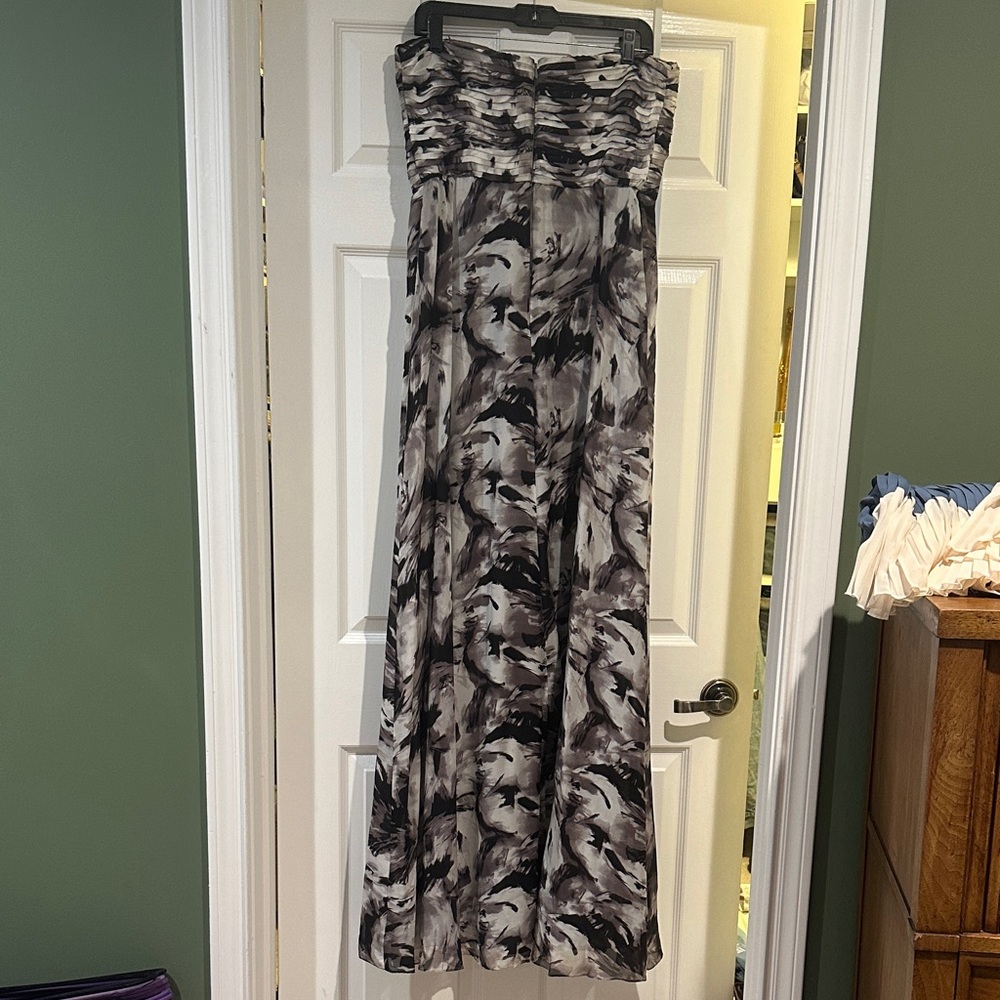 Tadashi Shoji Elegant Black and Gray Strapless Gown - Picture 5 of 5